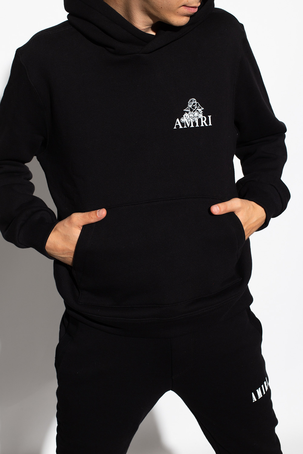 【関送込】AMIRI ロゴ プリント フーディ AMIRI logo-print Cotton Hoodie | Black | FARFETCH